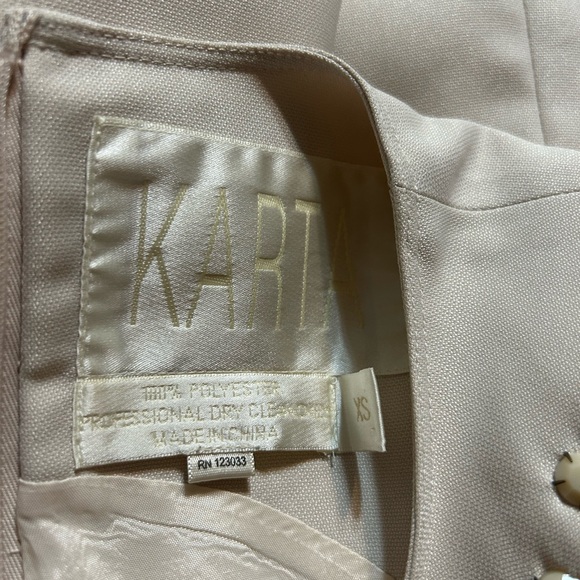 Chic Sleeveless White Cram Dress with Embellishments - Picture 5 of 5